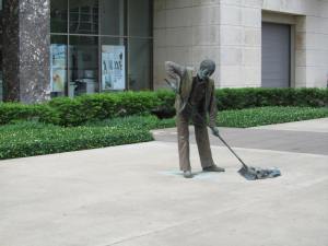 Statue_SweepingMan
